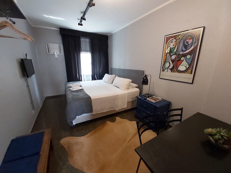 Studio at Al. Santos close Paulista Av. Air-Con