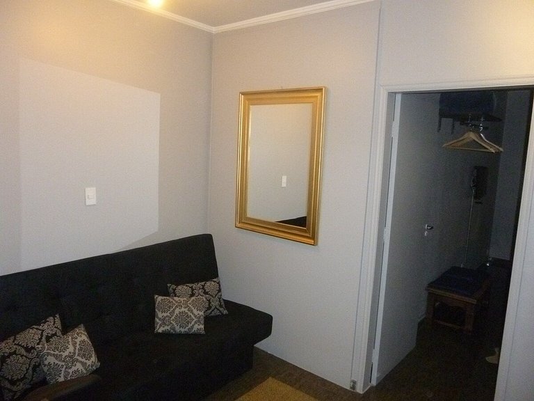 Studio at Al. Santos close Paulista Av. Air-Con