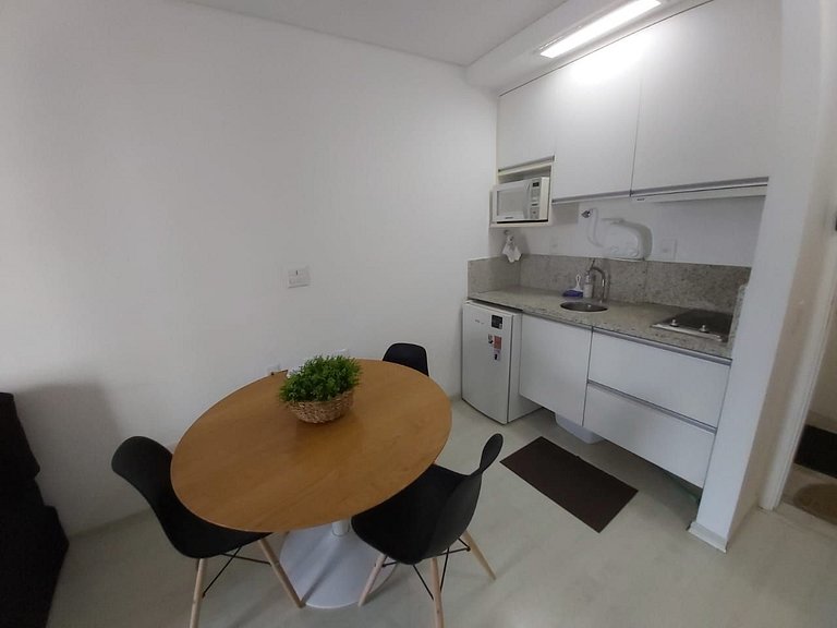 Studio, próximo ao Ibirapuera e Av. Paulista. Air Cond.