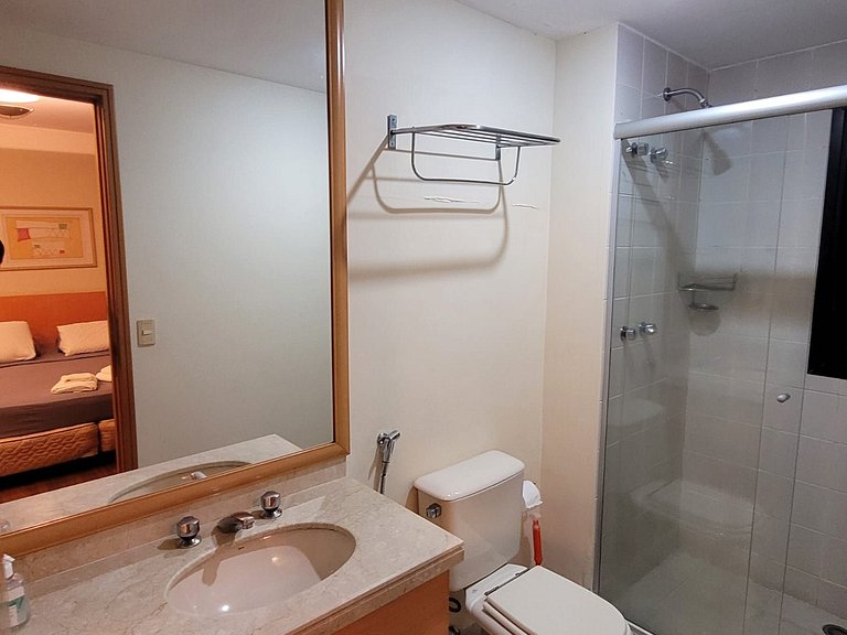 Ótimo Flat com ótima localização, condicionado e garagem