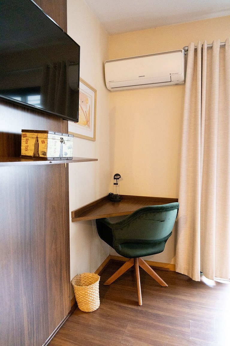 Ótimo Flat com ótima localização, condicionado e garagem