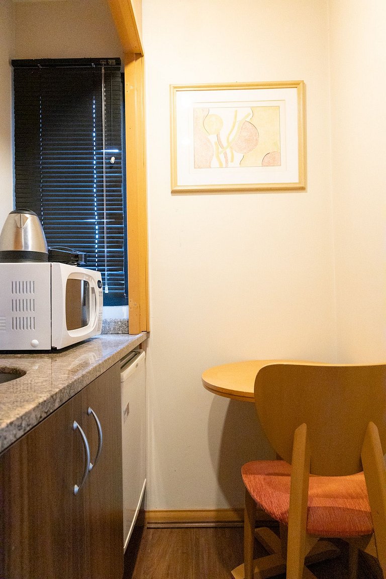 Ótimo Flat com ótima localização, condicionado e garagem