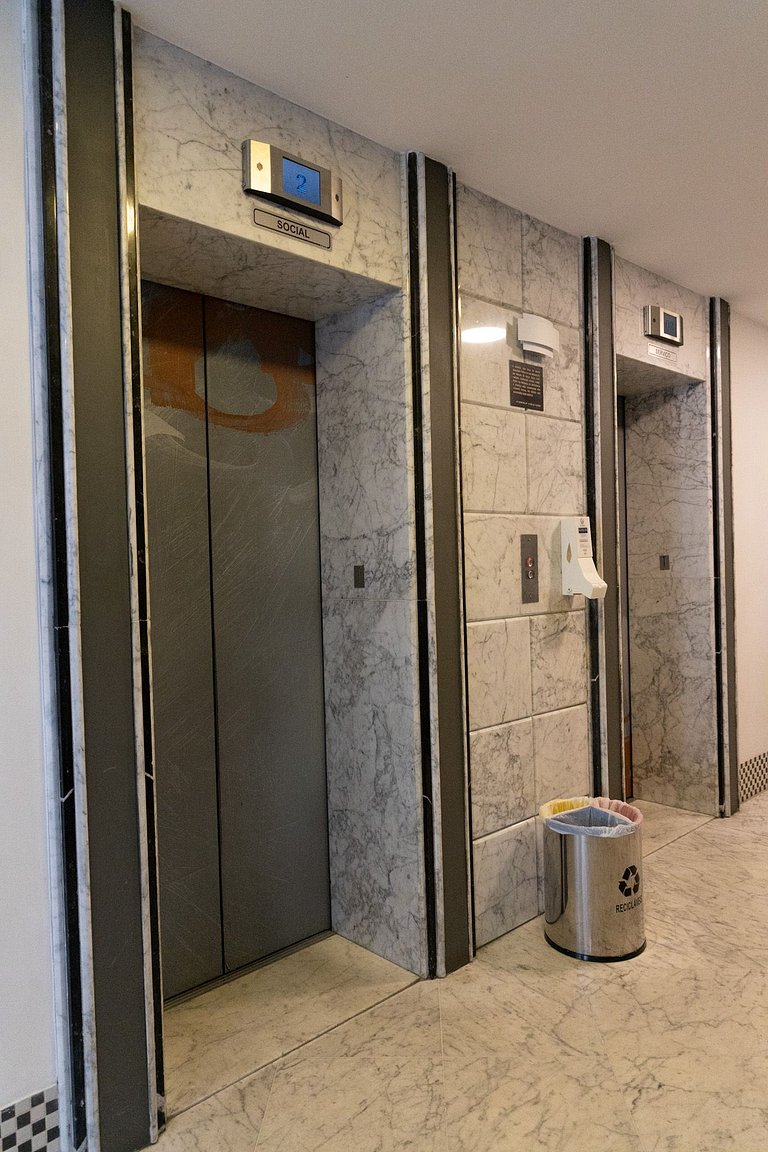 Ótimo Flat com ótima localização, condicionado e garagem