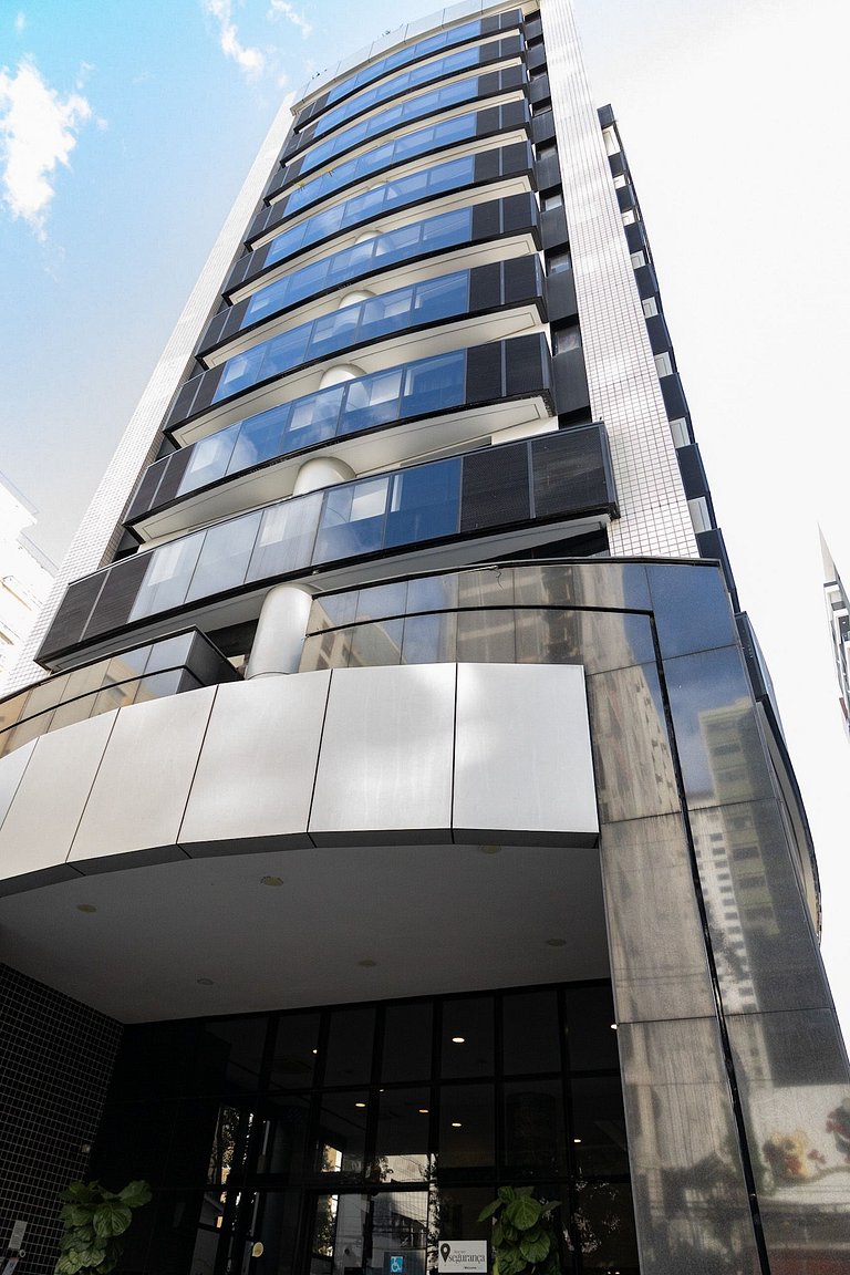 Ótimo Flat com ótima localização, condicionado e garagem